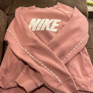 womens nike crew neck